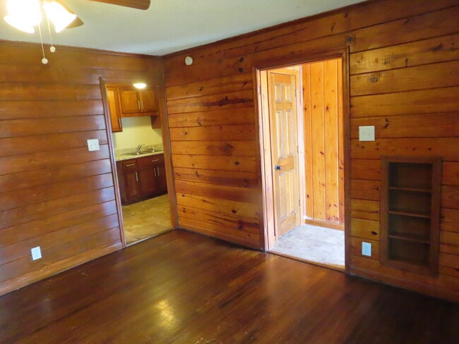 APT - 06 - RENT is $ 675 - 15091 Fort Campbell Blvd