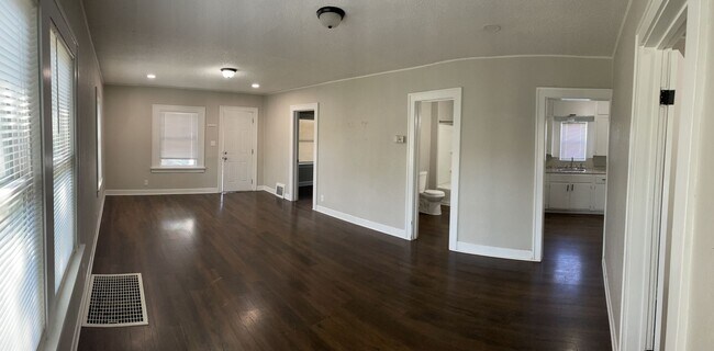 Building Photo - Darling Home Close to Saint Marks Church & WSU