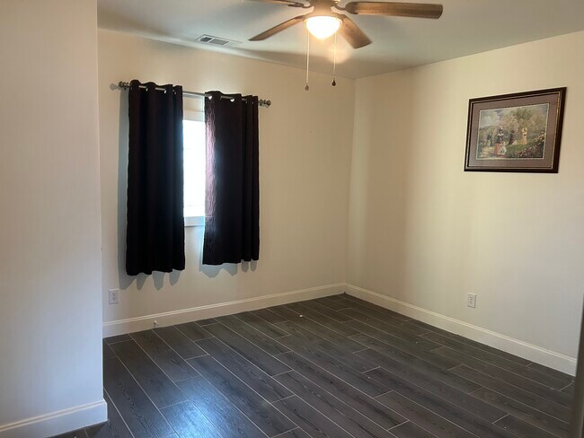 Foto del edificio - 2857 Farm-To-Market Rd 322