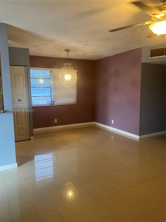 Foto del edificio - 2040 NW 81st Ave