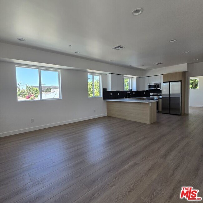 Foto del edificio - 10827 1/2 Peach Grove St
