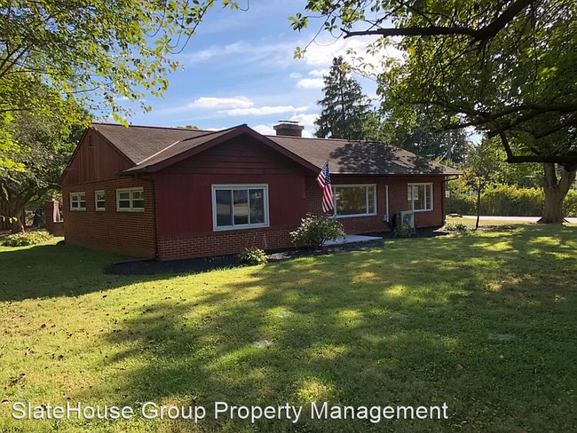 Building Photo - 3 br, 1.5 bath House - 2102 New Holland Pike
