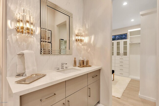 Building Photo - 5784 E Quartz Mountain Rd