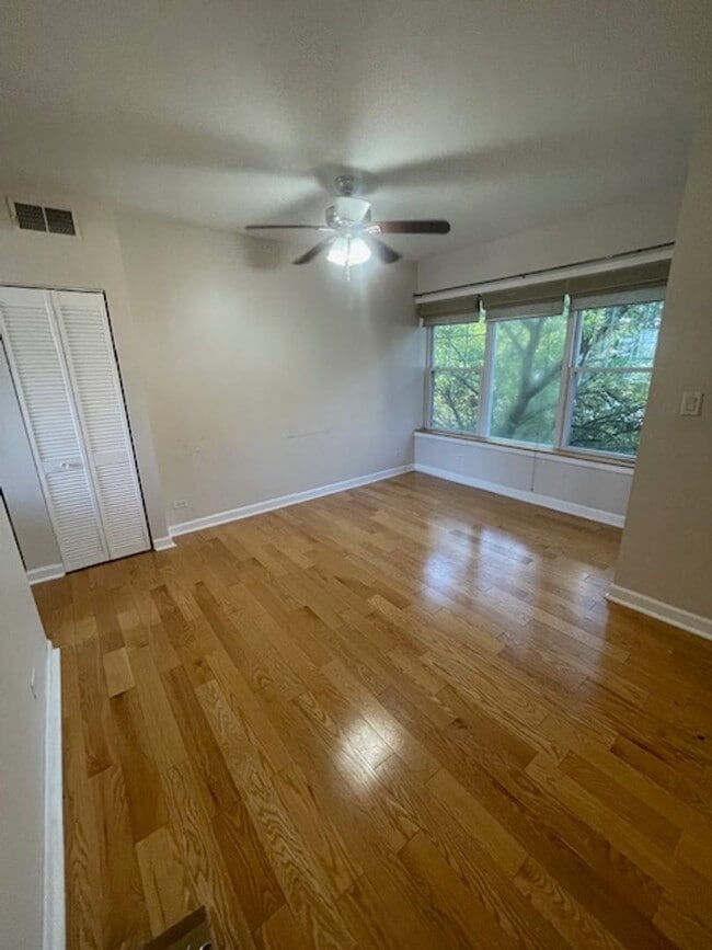 Foto del edificio - Charming 1-Bedroom Condo in Logan Square!