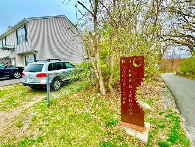 Building Photo - 30 Silva St