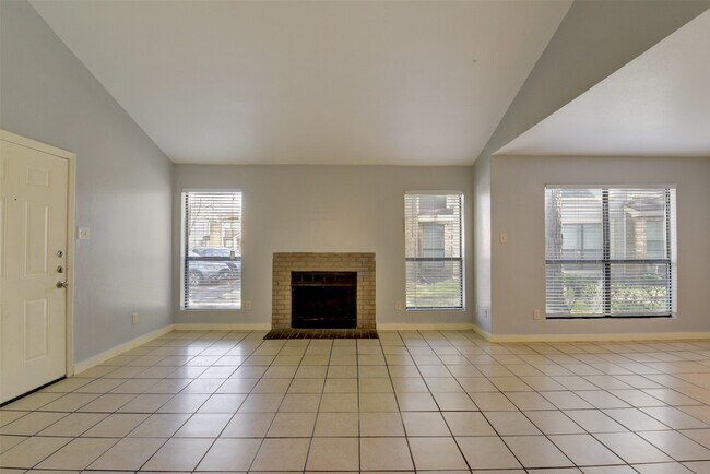 Foto del edificio - 7200 W T C Jester Blvd