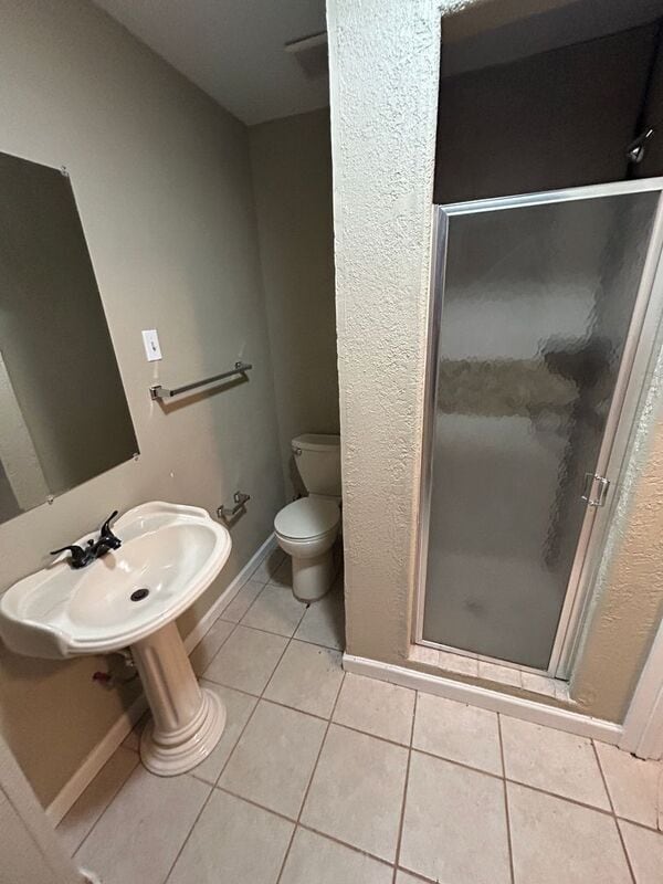 Building Photo - 2145 Roslyn Dr
