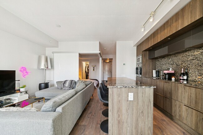 Photo du bâtiment - 88 Blue Jays Way