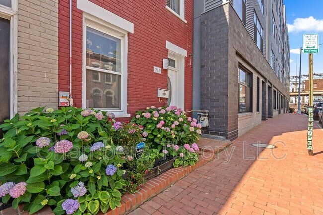 Foto del edificio - 219 Parker St NE