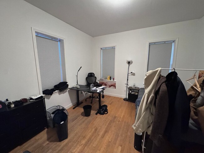 Building Photo - CENTRAL AIR ~ 4 BED/2 BATH ON SAINT MARYS ST AVAILABLE 9/1