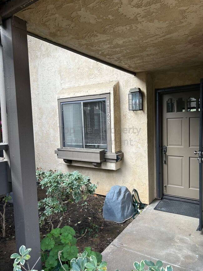 Foto del edificio - ***Upgraded 1 bed / 1 bath Condo on the Golf-Course - For Lease!