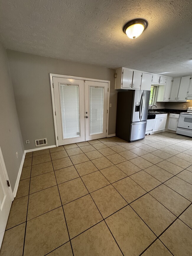 Building Photo - 2128 Baden Ct