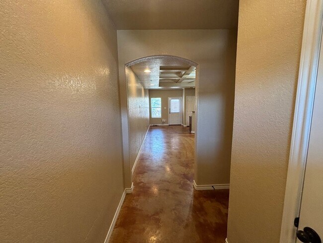 Building Photo - 3 bed 2.5 bath townhome located near 1604 ...