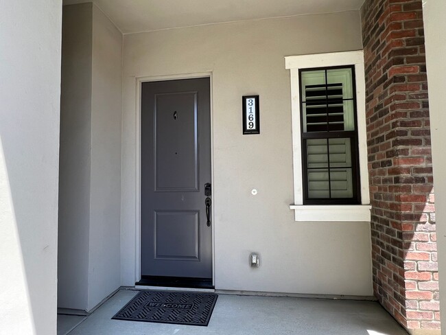 Foto del edificio - 3 bedroom | 2.5 bathroom | Crocker Village...