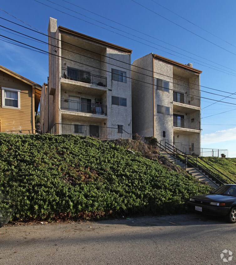 Building Photo - 707 Bernard St