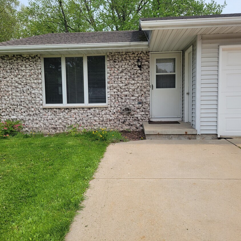 2153 True Ln, Green Bay, WI 54304 Townhome Rentals in Green Bay WI