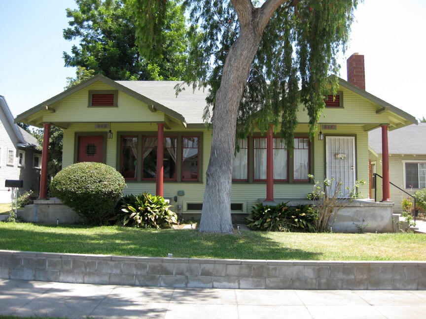 Charming Bungalow - 314 S Hidalgo Ave