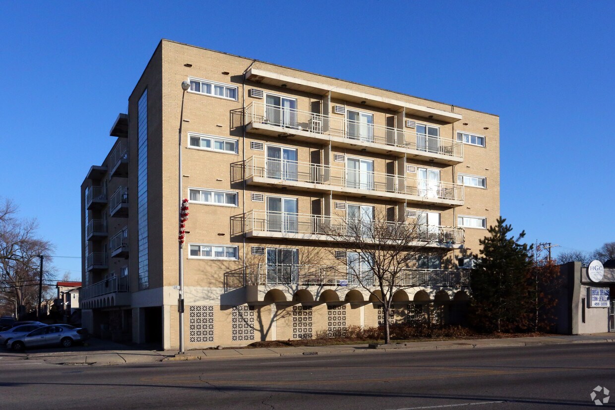 7520 W Grand Ave, Elmwood Park, IL 60707 Apartments in Elmwood Park