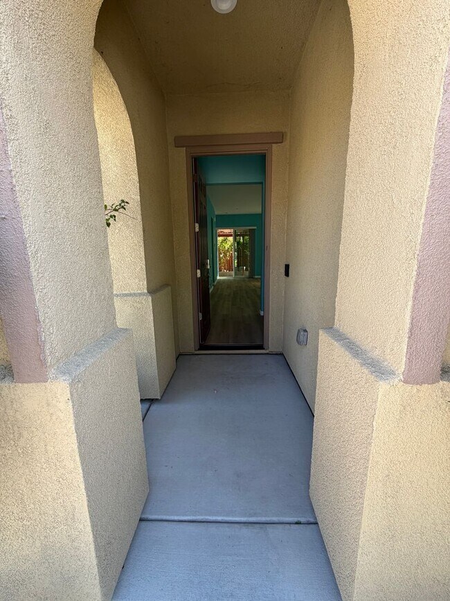 Building Photo - 3 Bedroom | 2.5 Bathroom | Single Family Home