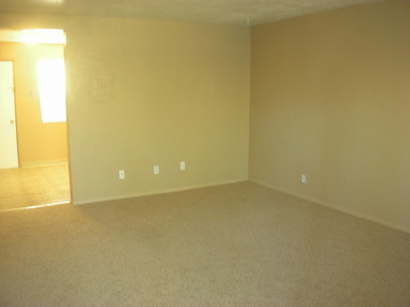 Building Photo - 256 E Helm Ave