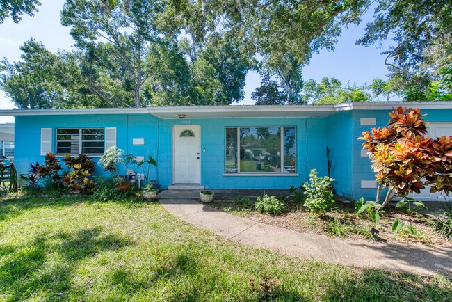 Building Photo - 1133 Bradenton Rd