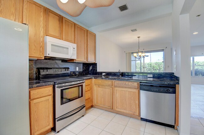 Foto del edificio - 6414 Park Lake Cir