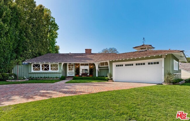Building Photo - 2115 Linda Flora Dr