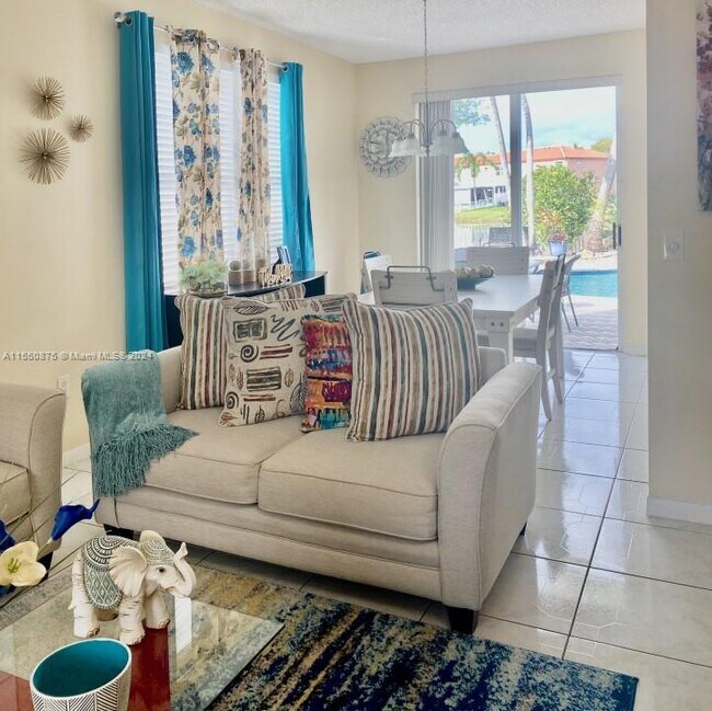 Foto del edificio - 15349 NW 7th St