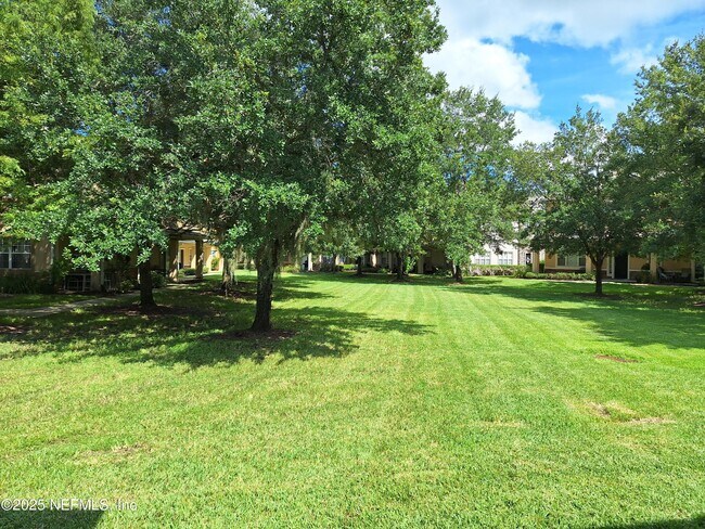 Foto del edificio - 7217 Deerfoot Cir