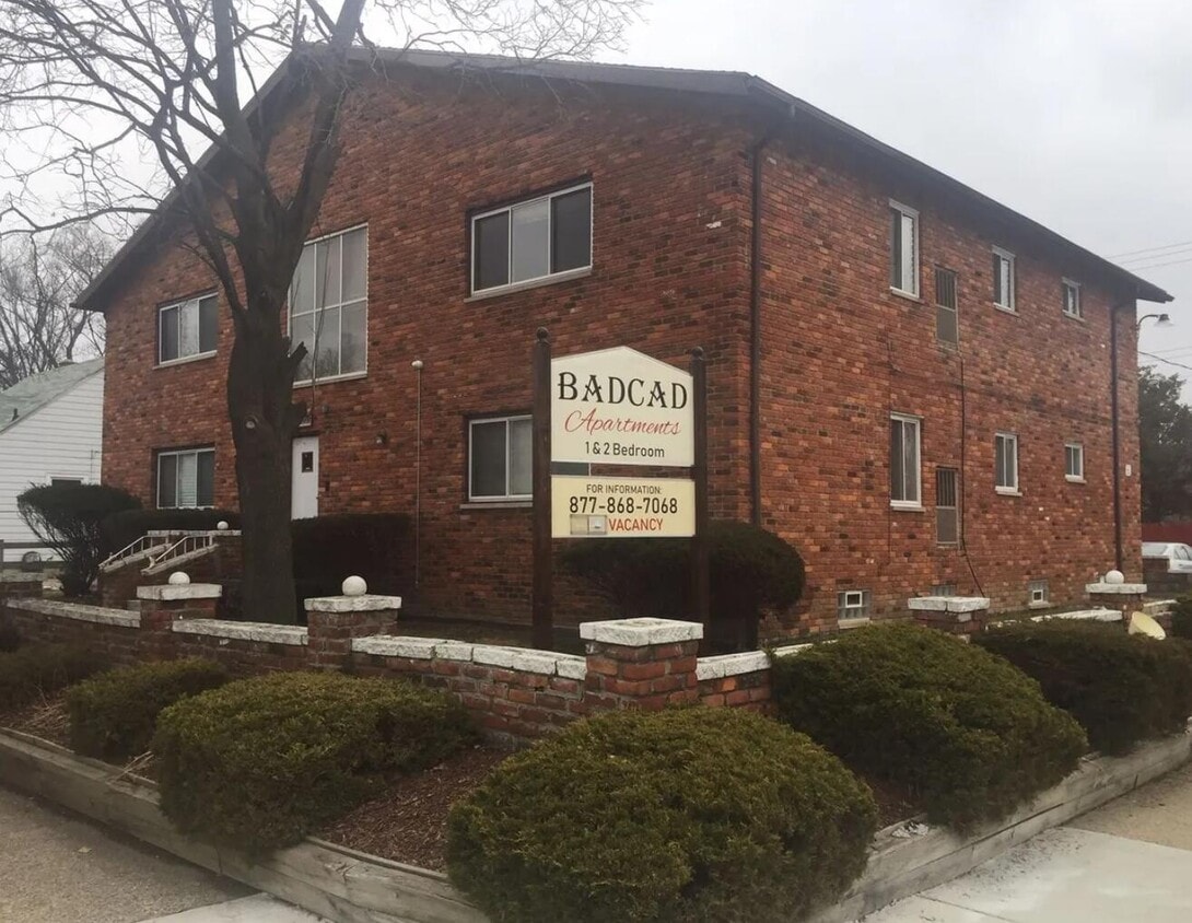 Foto principal - 15800 Hubbell Ave