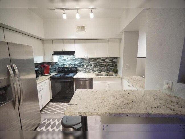 Foto del edificio - Experience the SoHo Lifestyle in the Heart...