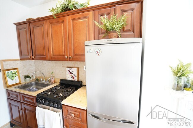 Building Photo - 50 7th Ave