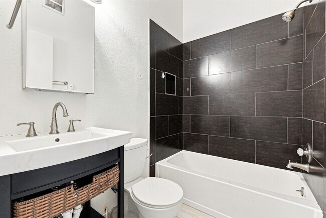 Foto del edificio - 2 Bed, 1 bath Available!