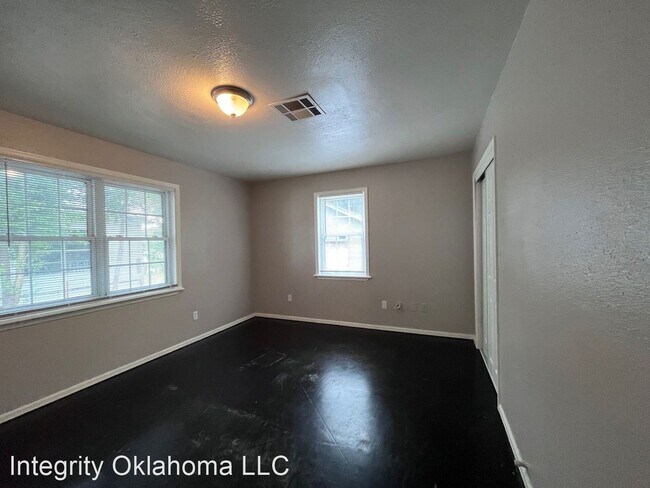 Building Photo - 3 br, 1 bath House - 2233 SW 49th St.