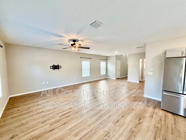 Building Photo - 12831 Oak Hill Way