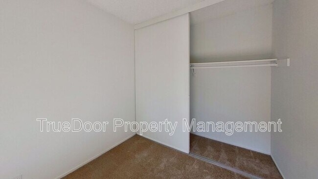 Building Photo - 551 N Tustin Ave