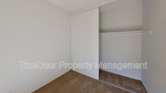 Building Photo - 563 N Tustin Ave
