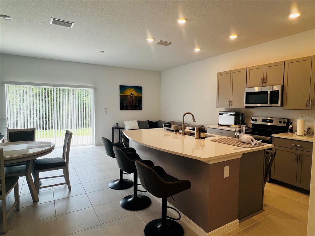 Foto principal - 8473 Lunar Skye St