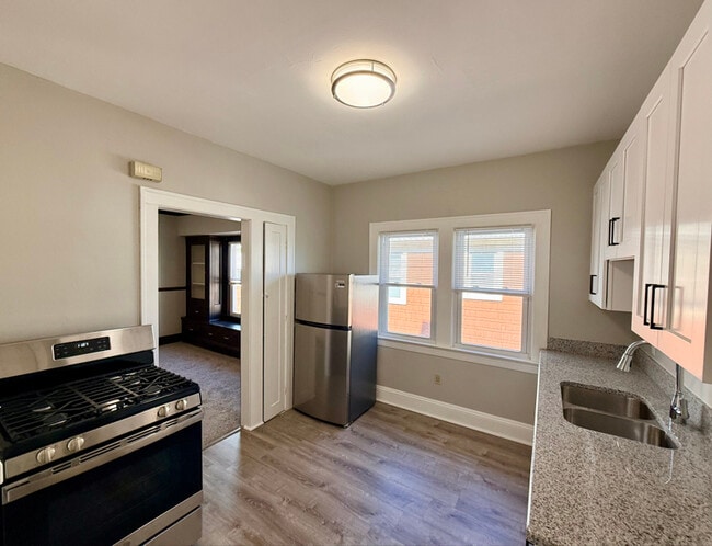 Foto del edificio - 2163 Chesterland Ave