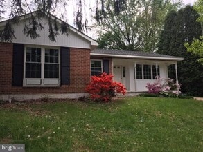 Building Photo - 1516 Cedarwood Dr