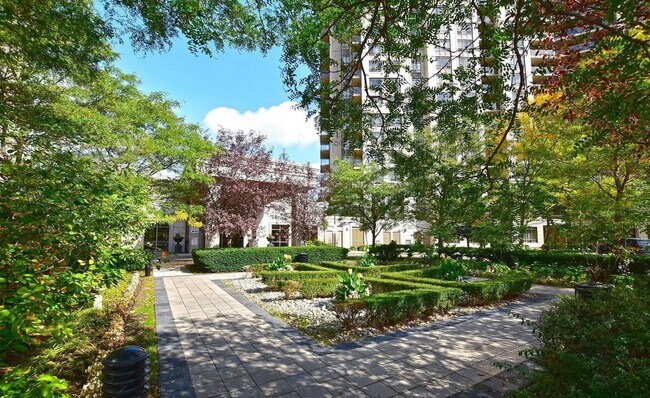 Photo du bâtiment - 710 Humberwood Blvd