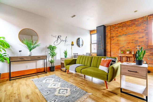 Building Photo - 1180 N High St