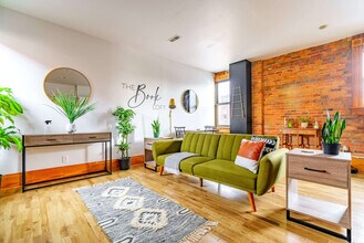 Building Photo - 1180 N High St