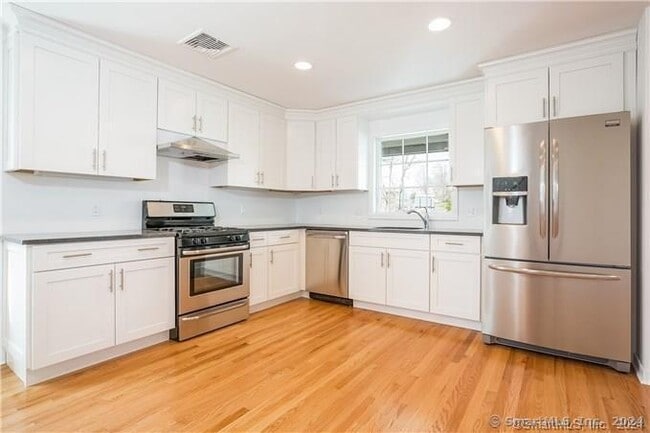Building Photo - 17 Oenoke Pl