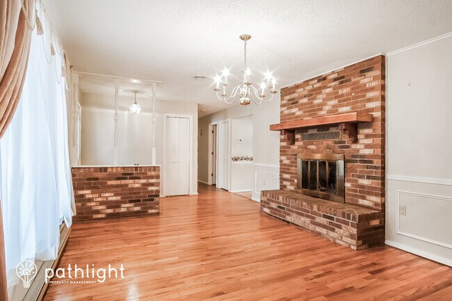 Building Photo - 204 West Oak Street, Nixa, MO, 65714