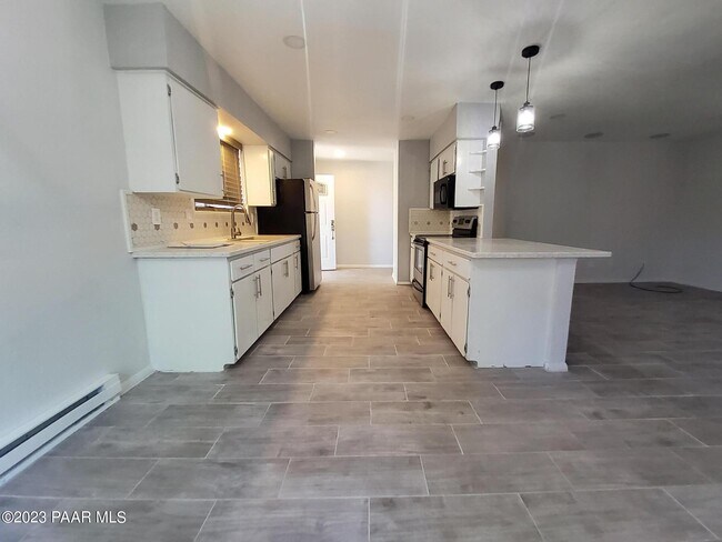 Building Photo - 3547 N Valorie Dr