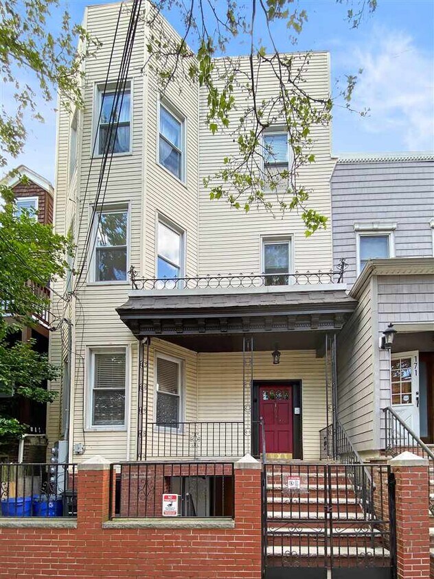 Primary Photo - 169 Ogden Ave