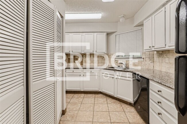 Building Photo - 16301 Ledgemont Lane-269, Addison, TX 75001