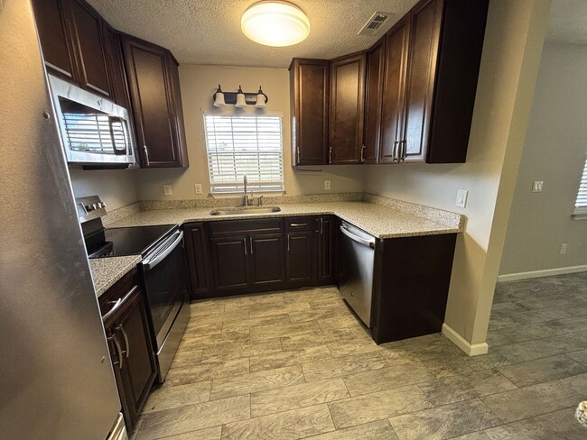 Foto del edificio - 1404 Clay Ave