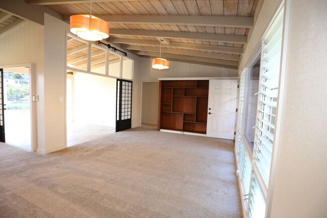 Building Photo - Moanalua Gardens - Renovated - single leve...